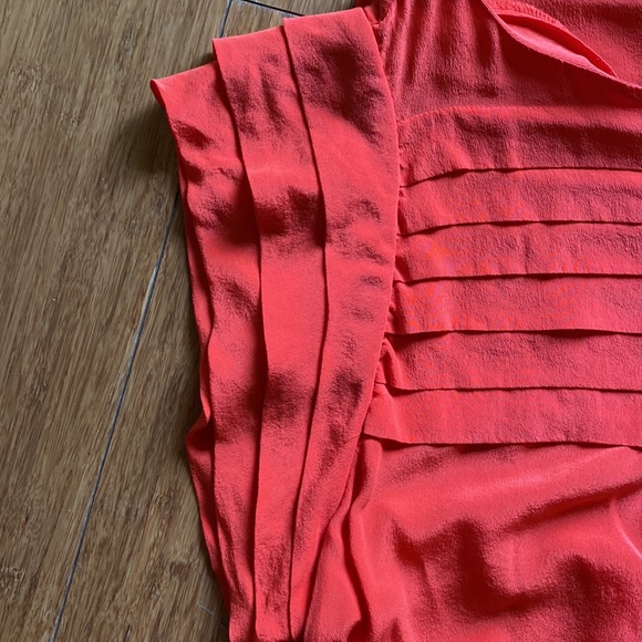 EUC Banana Republic red silk top XL - Picture 3 of 4